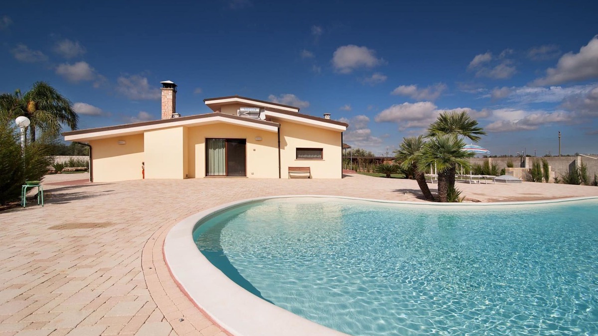 Melissano Villa | Villa in Melissano with 4 bedrooms sleeps 12