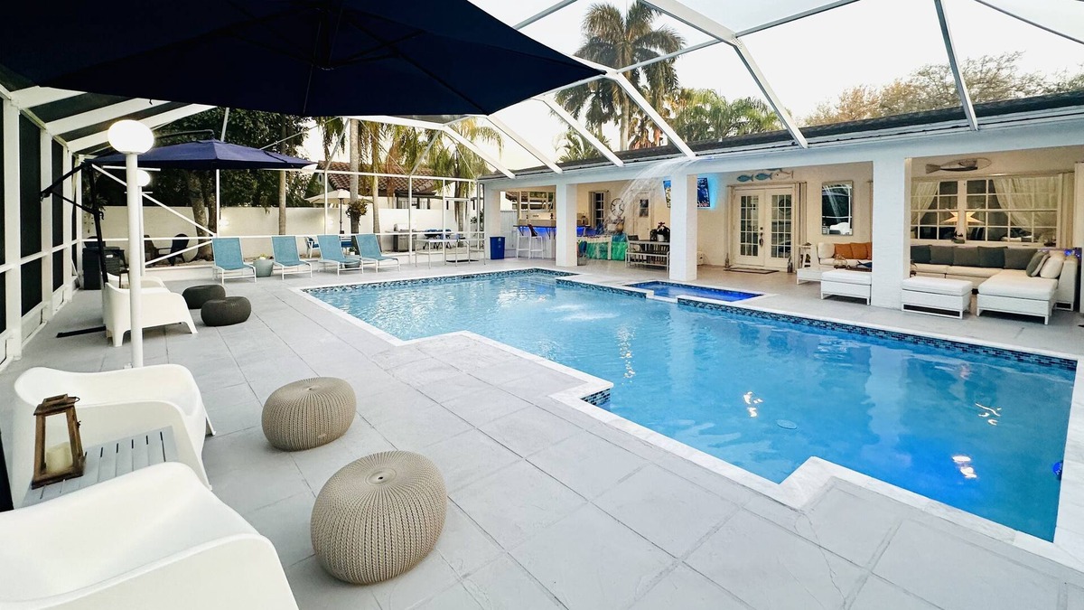 Richmond West House | Villa in Miami with Heated Pool & Salt System