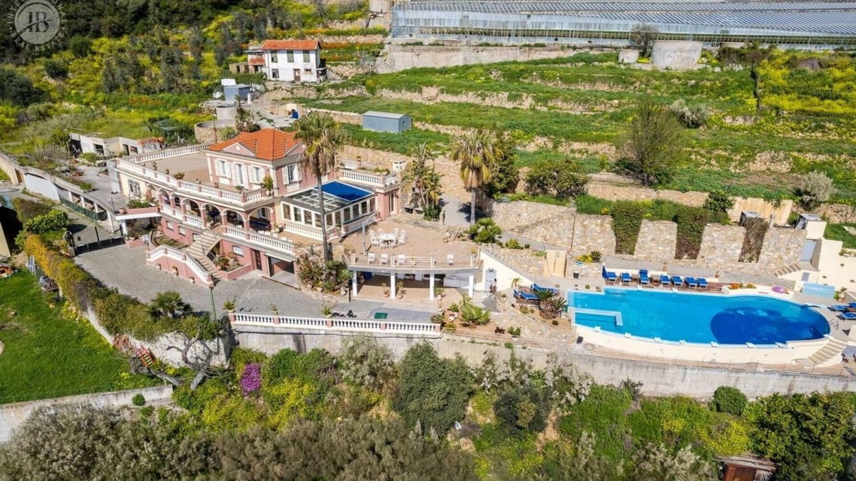 Ospedaletti Villa | Villa in Ospedaletti with 8 bedrooms sleeps 20