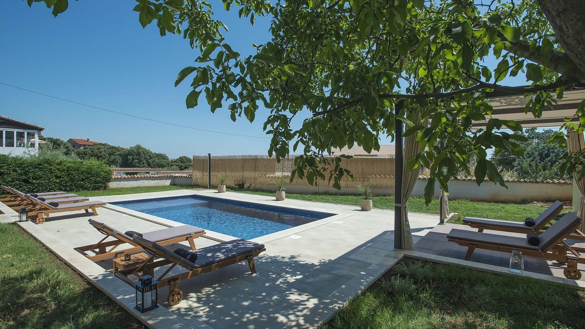 Barbariga Villa | Villa in Peroj with Private Pool & Near Beach