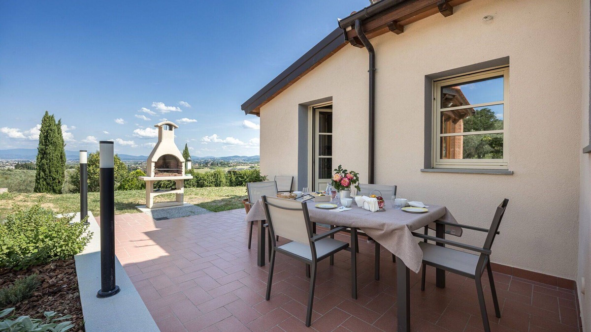 Poggio a Caiano Villa | Villa in Poggio A Caiano with 2 bedrooms sleeps 4