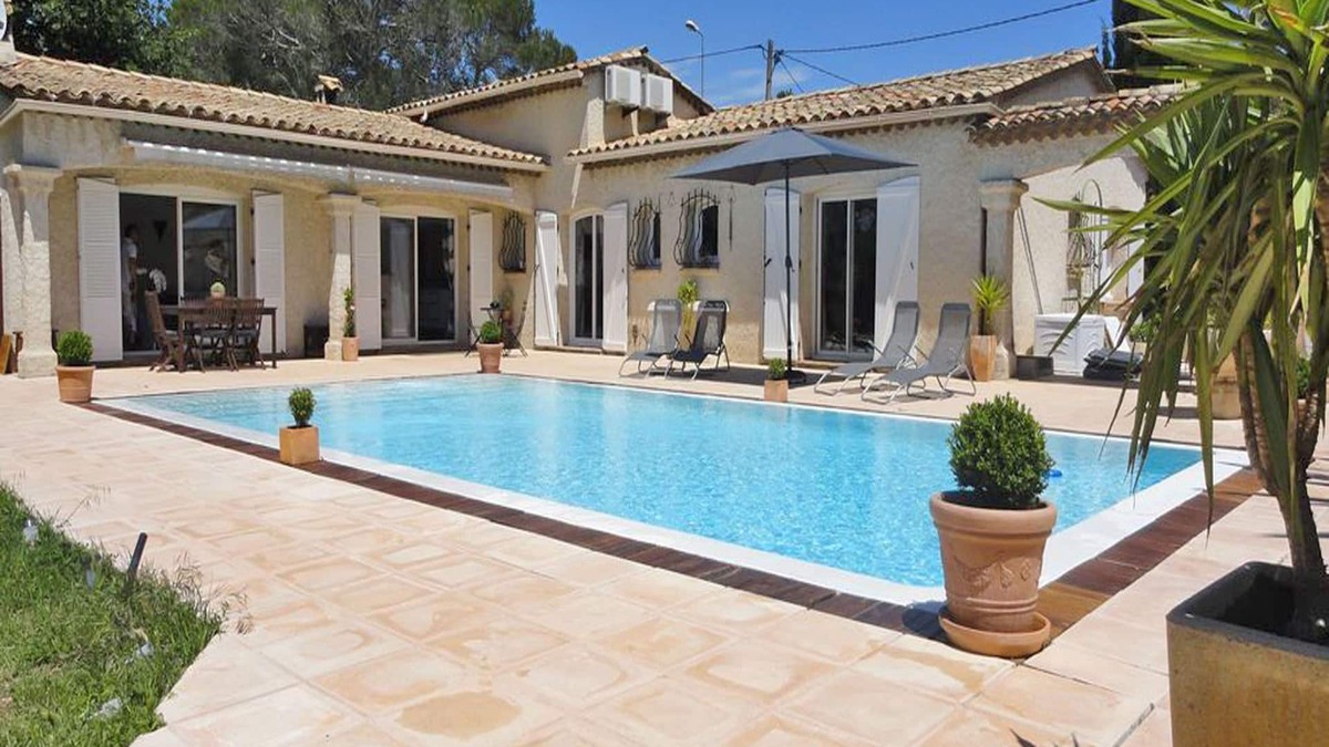 Puget-sur-Argens Villa | Villa in Puget-sur-Argens with Pool & Garden