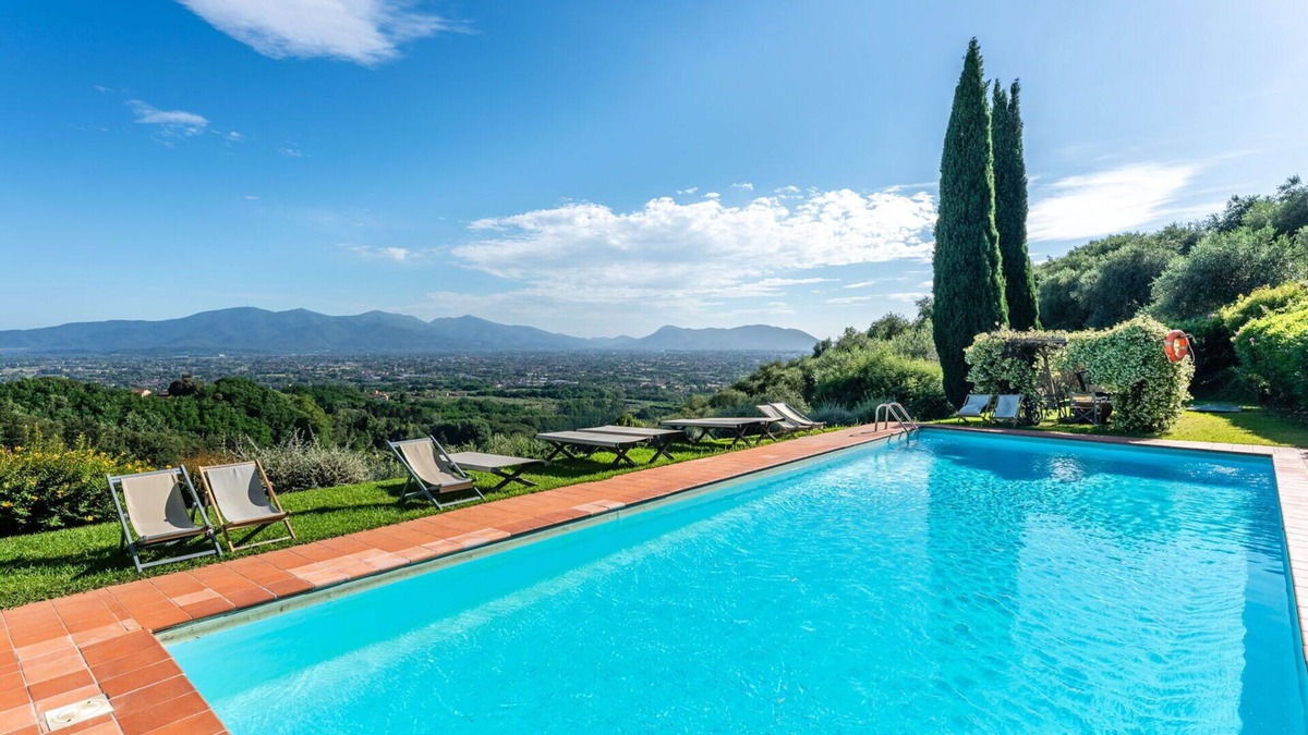 Capannori Villa | Villa in Segromigno In Monte with 11 bedrooms sleeps 22