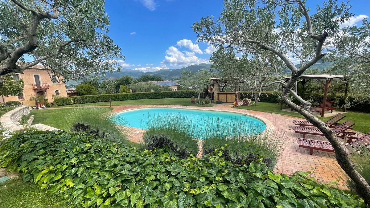 San Brizio House | Villa in Spoleto, cottage, Yoga studio, pool, peaceful oasis. Rome 1 hr. Slps 20
