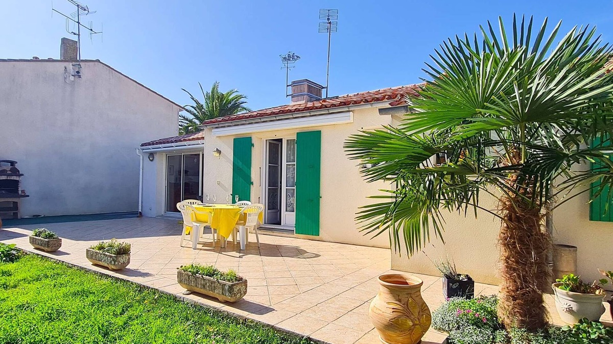 Saint-Martin-de-Re House | Villa in the Remparts with garden and parking