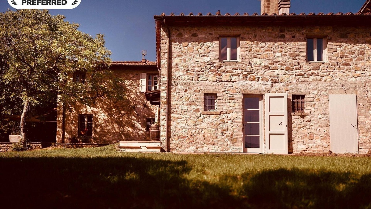 Porrena Villa | Villa in Tuscany with Heated Pool & Sports Court