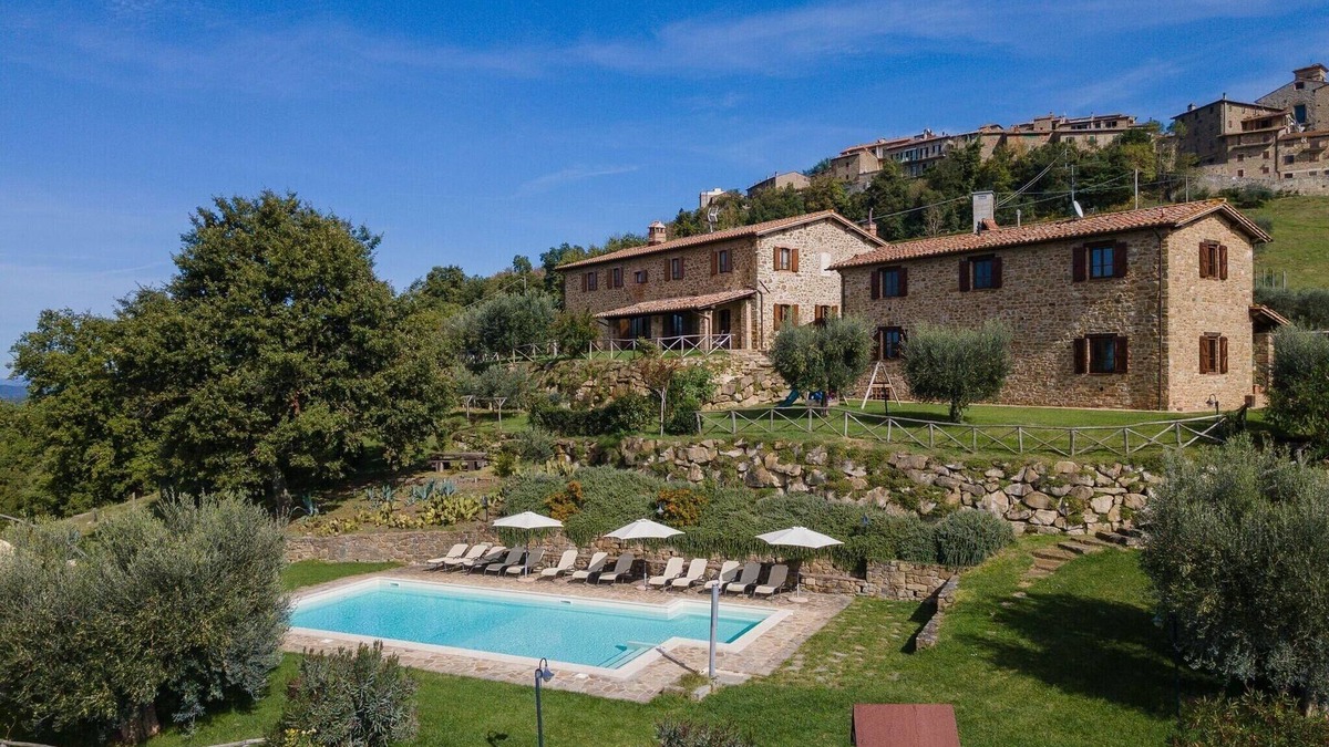 Umbertide House | Villa in Umbria with Saltwater Pool