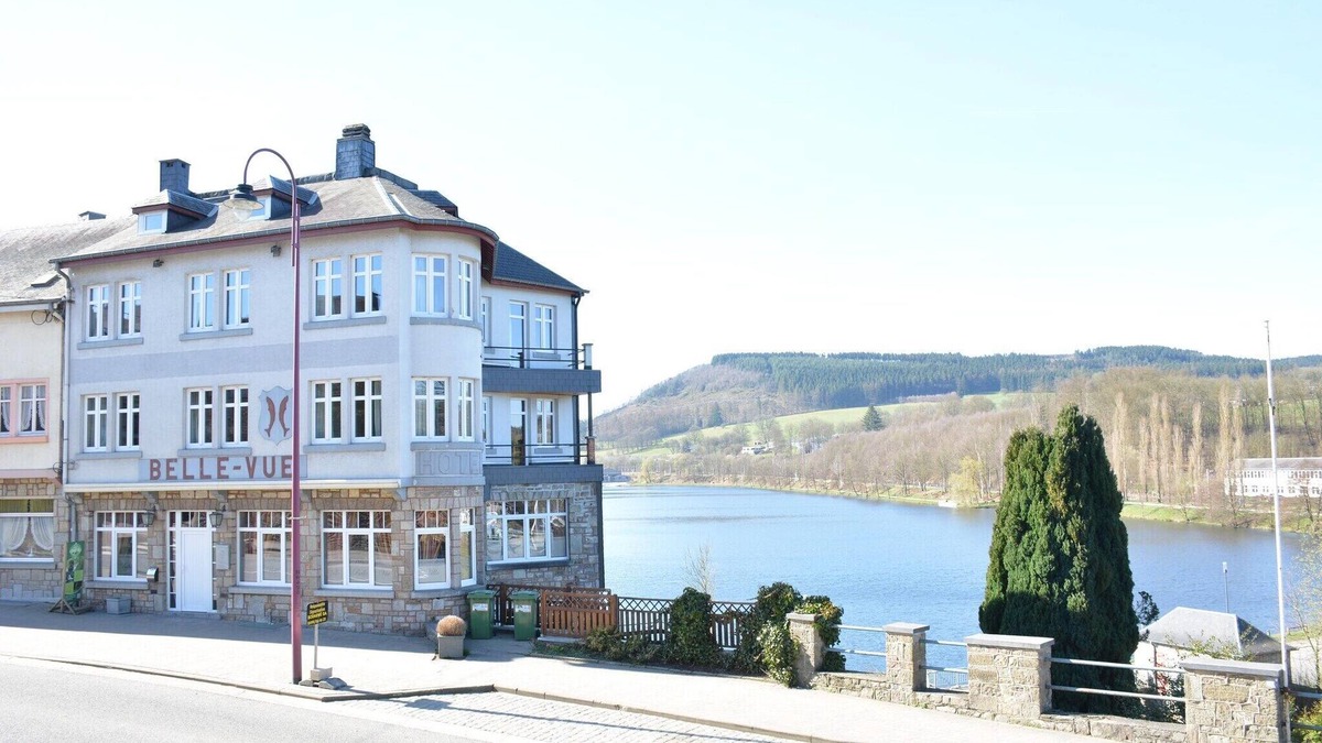 Vielsalm House | Villa in Vielsalm with Lake Views and Pool