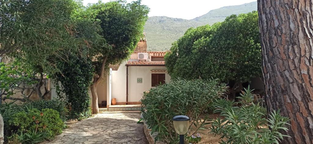 Castelluzzo House | Villa indipendente con patio giardino e parcheggio