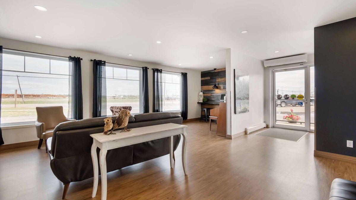Hearst Hotel | Villa Inn & Suites, SureStay Collection by Best Western