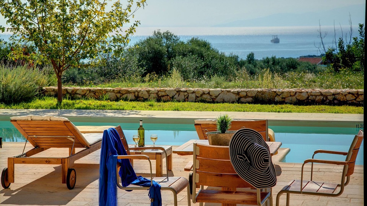 Karavados Villa | Villa 'Ippokampos Ideales Resort' with Sea View, Wi-Fi and Air Conditioning