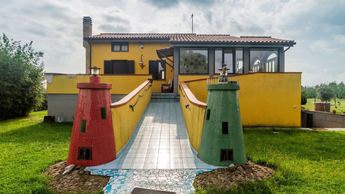 Castiglione della Pescaia Villa | Villa 'Paradiso' with Private Terrace, Private Garden and Wi-Fi