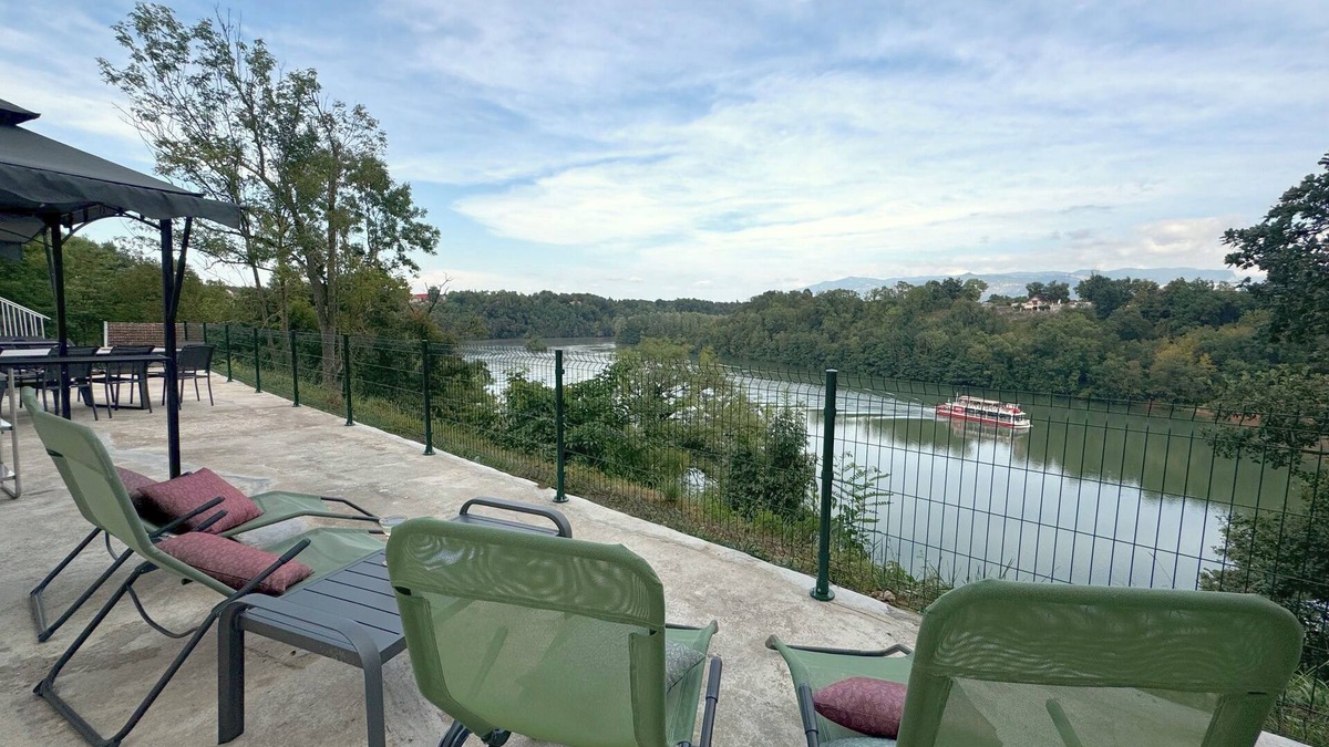 Saint-Nazaire-en-Royans Villa | Villa Jeanne: une vue à couper le souffle pour un gîte 100% dog friendly