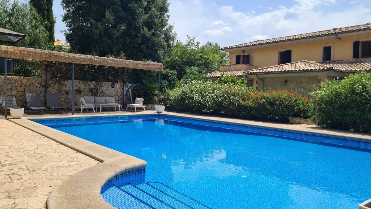 Crestatx Villa | Villa 'Jacelia' with Mountain View, Wi-Fi and Air Conditioning