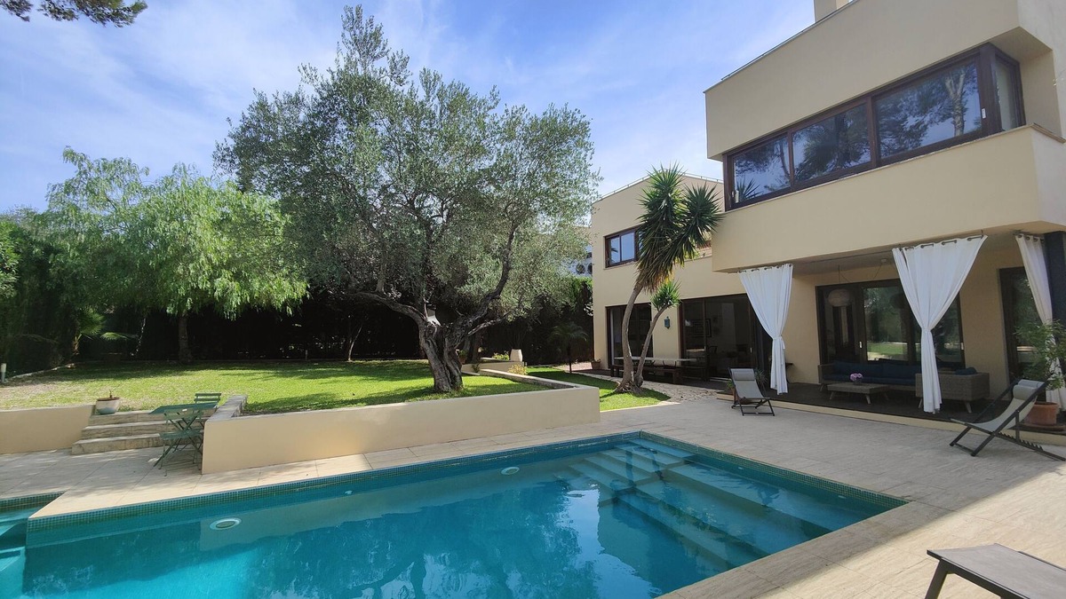 Gelves Villa | Villa Jardines Pool-10 Minutes Seville Center-Free Wifi-Air Conditioning