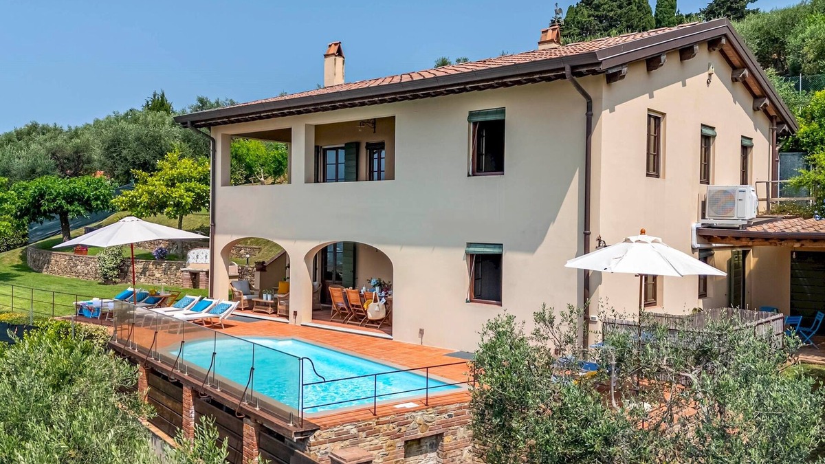 Corsanico Villa | Villa Jasmine 8, Emma Villas