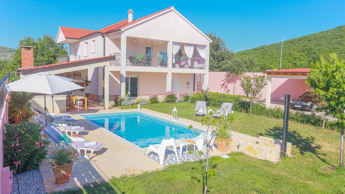 Dicmo House | *Villa Kalura Split* beautiful holiday home with pool, just for You!