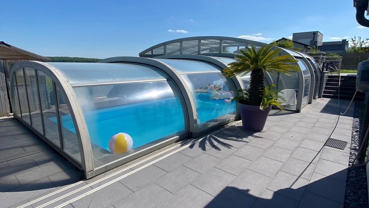 Vittoncourt Villa | Villa Kat'Etoiles with indoor pool, jacuzzi and 60m2 of arcade games!