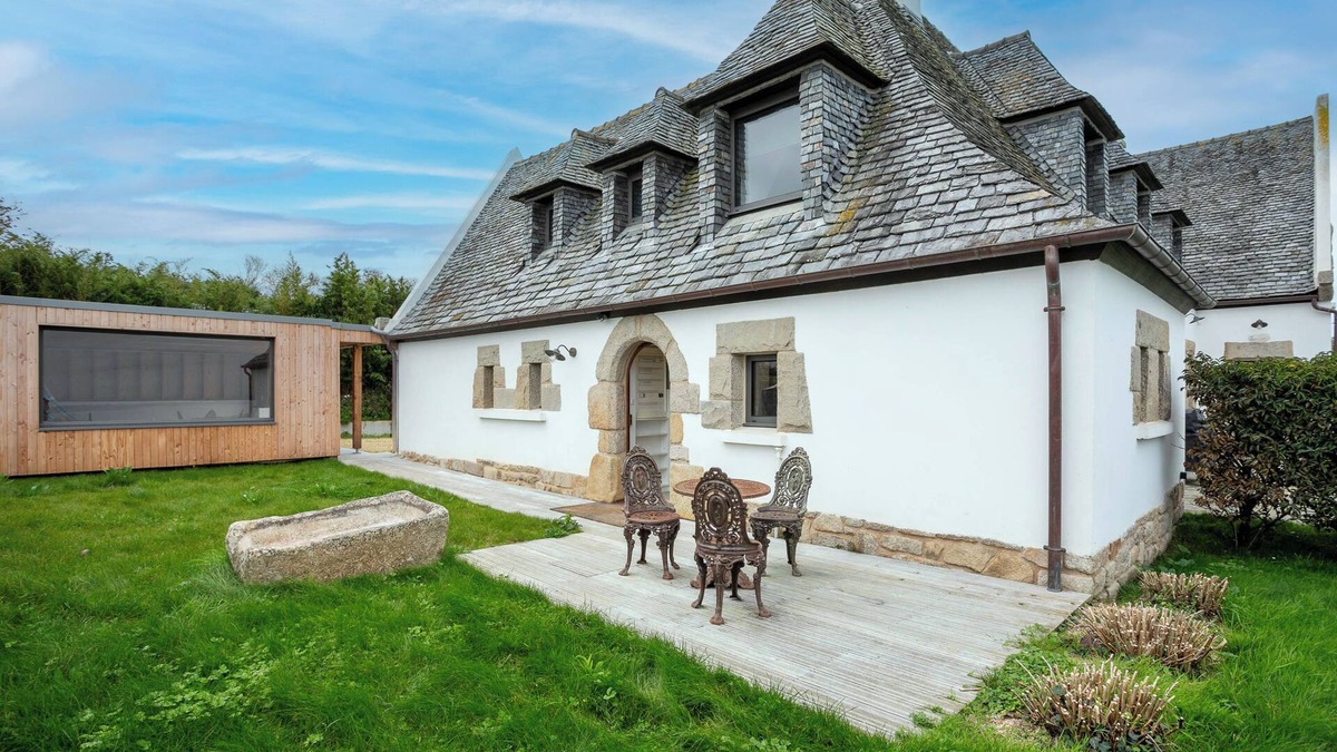 Locquirec Villa | Villa 'Ker Louise' with Sea View, Shared Terrace and Wi-Fi