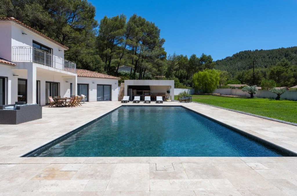 Cuges-les-Pins Villa | VILLA KOÏ CASTELLET*PISCINE*SPA*SALLE DE SPORT*CINÉMA*