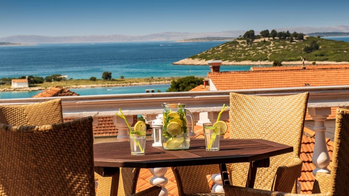 Pakostane Apartment | VILLA KRPETA, 2 bedroom apartment “Justina” for 2 to 4 people NEW