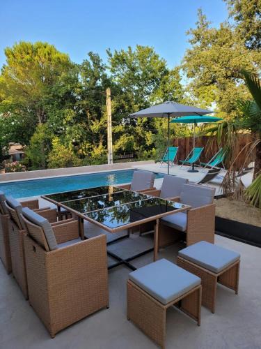 Saint-Paul-Trois-Chateaux Villa | Villa Les Roches du Montélit