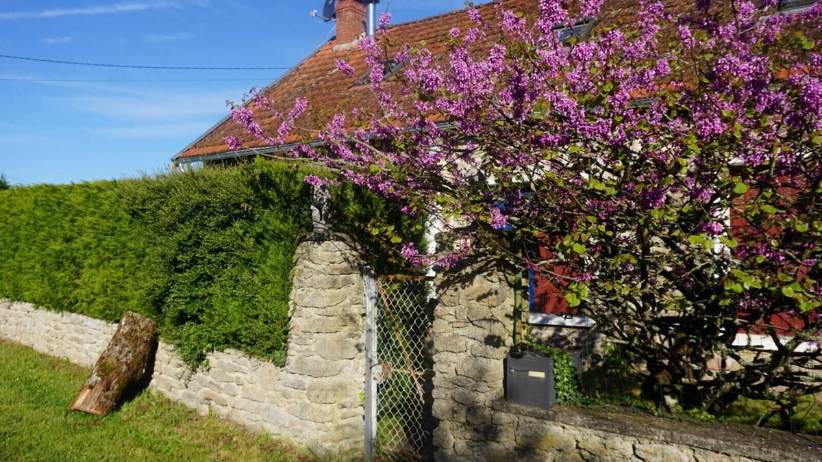 Azerables House | Villa La Bazonnerie, quietly located holiday home with private swimming pool