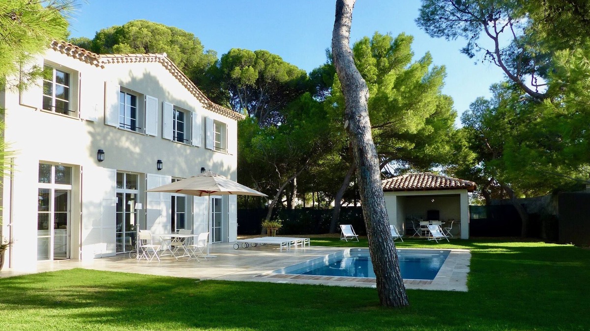 Sete Villa | Villa La Bergerie Neuve with lagoon view