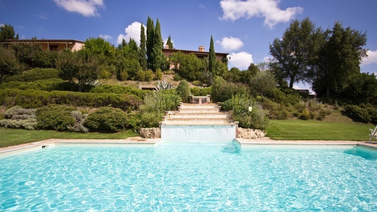 Chiusi Villa | Villa La Cascata - Private Tuscan Villa with pool