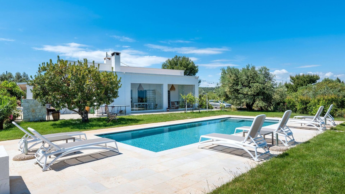 Ostuni Villa | Villa 'La Corte Di Ninetta' with Sea View, Wi-Fi and Air Conditioning