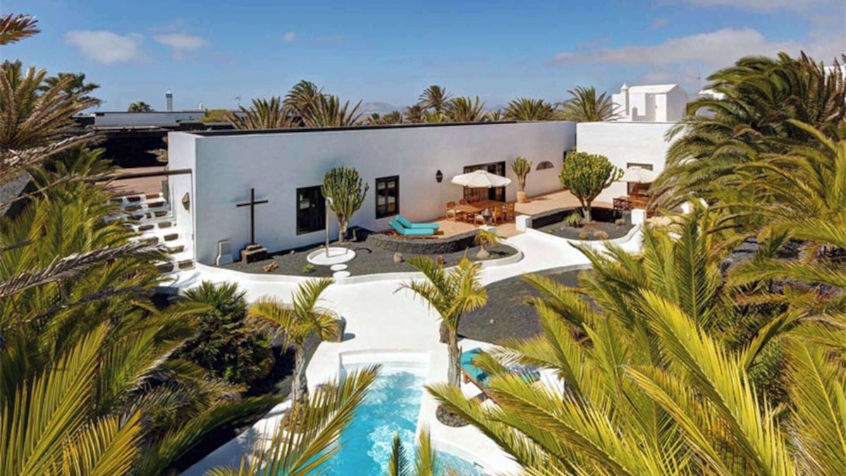 Teguise Cottage | 'Villa La Cueva' with Shared Pool, Private Terrace and Wi-Fi