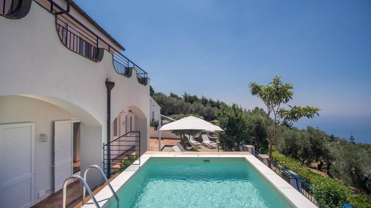 Sant'Agata sui Due Golfi Villa | Villa La Luce: Town Centre, Sea Views, Pool & Concierge by Feeling Italy