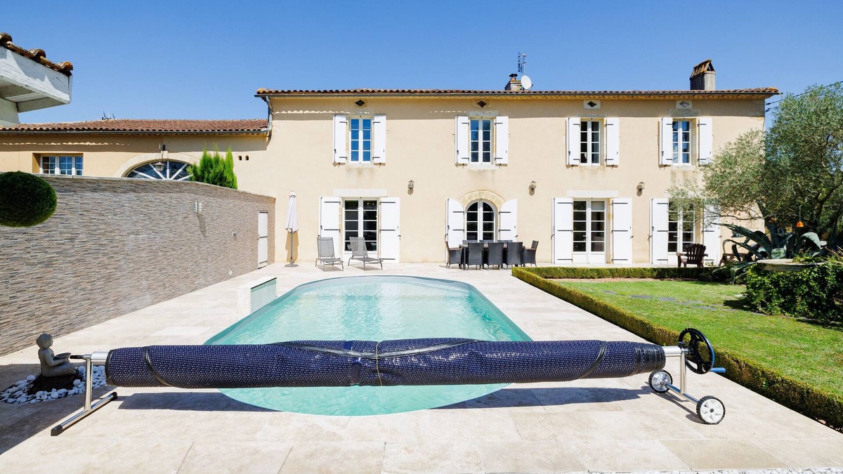 Saint-Pierre-de-Bat Villa | Villa 'La Maison Des Vignes' with Private Pool, Private Terrace and Wi-Fi