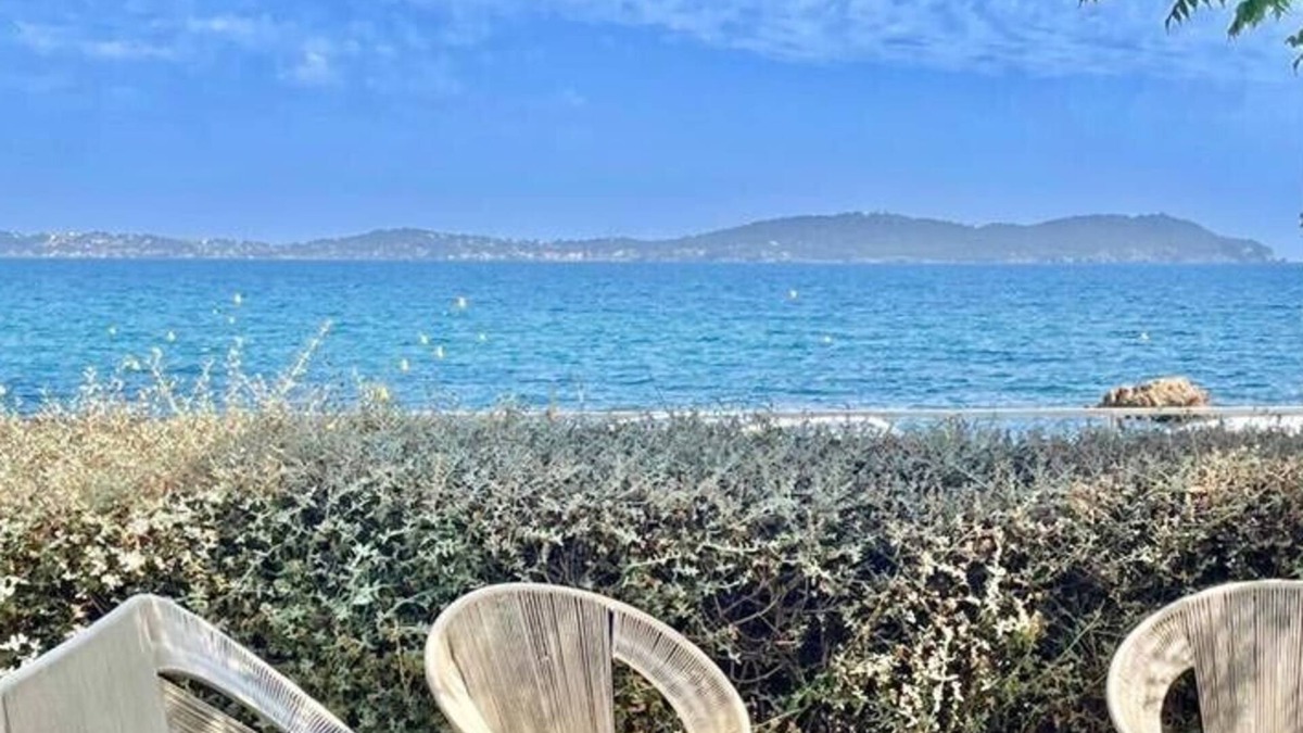 Carqueiranne Villa | Villa " La plage " waterfront villa, swimming pool, garden, 16 p