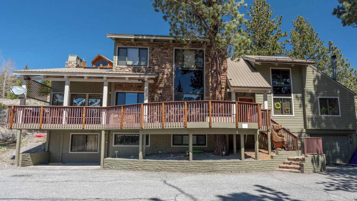 June Lake House | Villa Lago Home - Spacious 4 BD/5 BTH perfect for Families & Groups