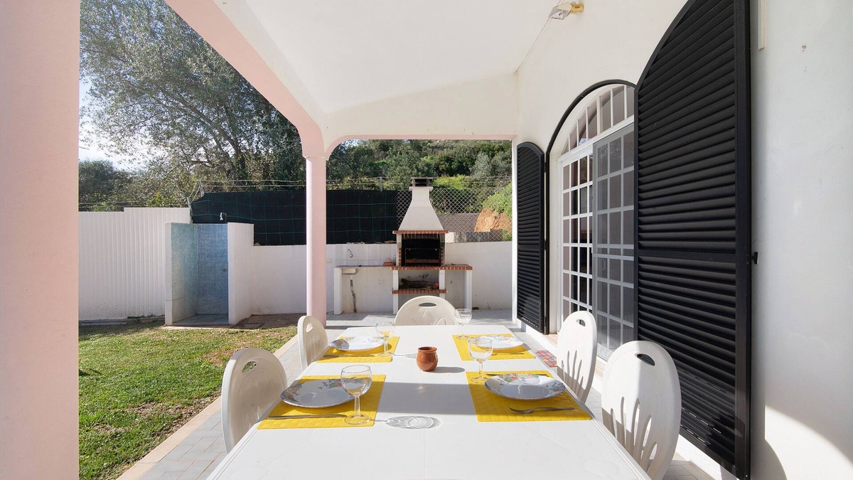 Lagos e Relvas Villa | Villa 'Lagos E Relvas' with Mountain View, Wi-Fi and Air Conditioning