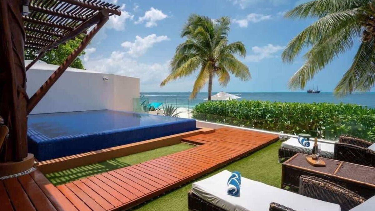 Zona Hotelera Villa | Villa Langosta | 6BR | Luxury Beachfront Stay