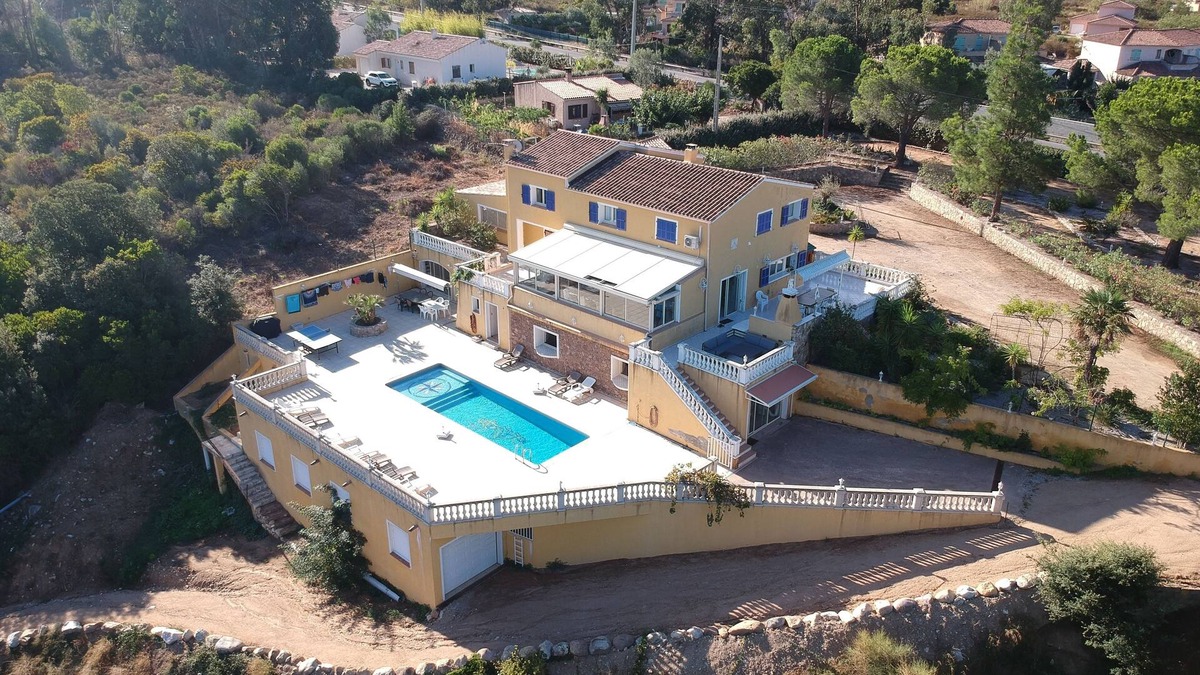 Calenzana Villa | Villa Le Clos des Chênes 300m2 with swimming pool sleeps 19