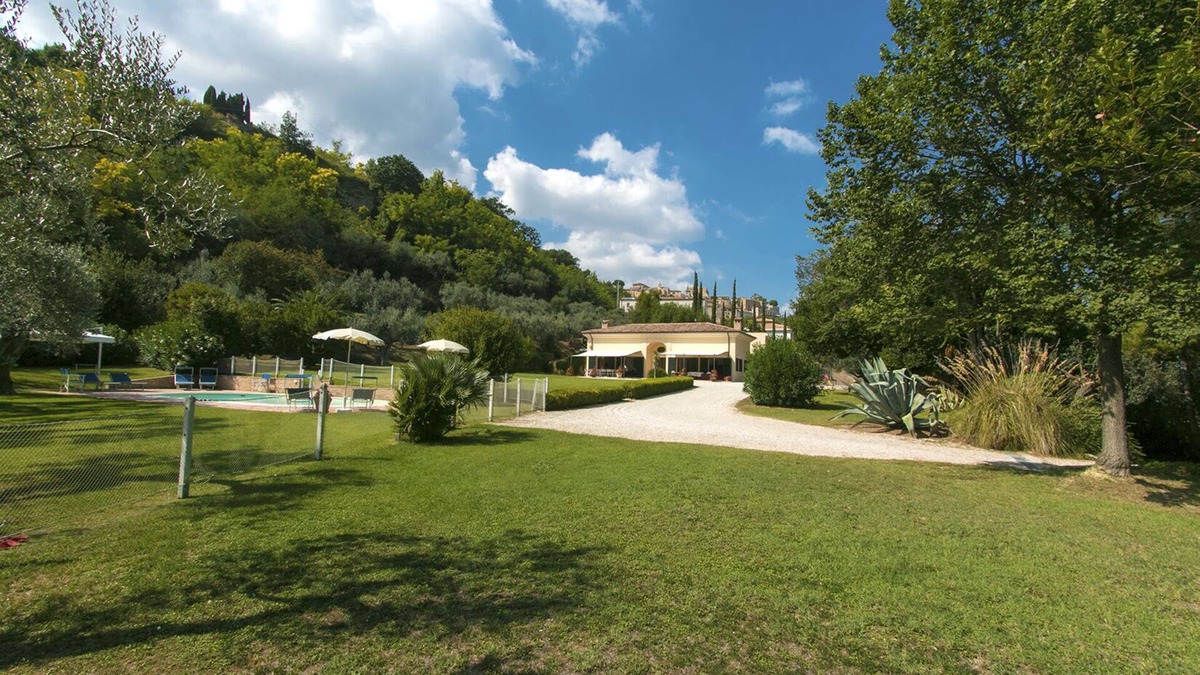 Cupra Marittima Villa | Villa Le Cupe - Luxury 5 Bedroom Villa With Pool by the Sea