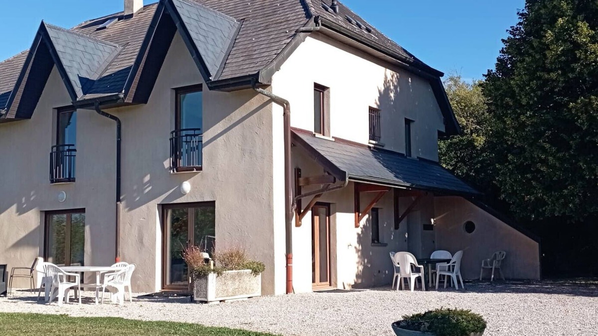 Sillingy Cottage | Villa 'Le Paradis' with Mountain View, Private Terrace and Private Garden
