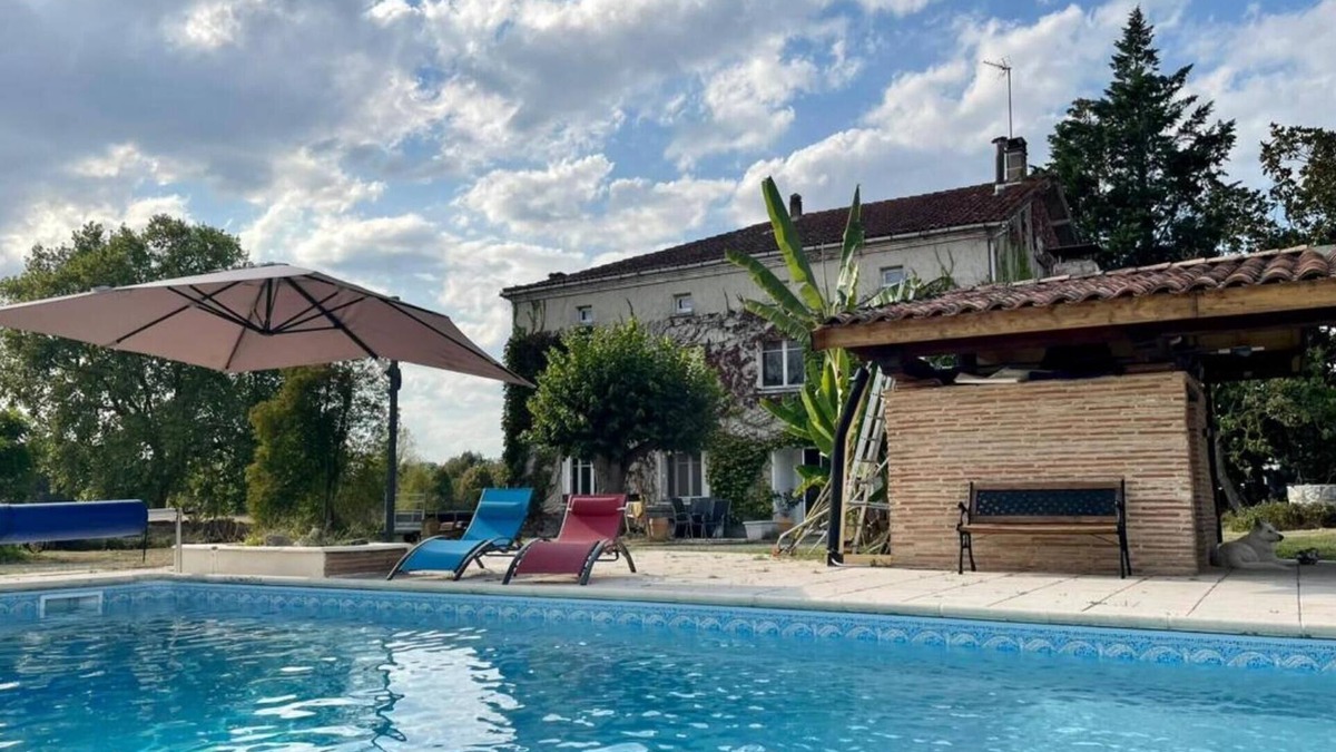 Aiguillon Villa | Villa Le parc de Gouts with pool, close to the pond