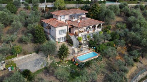 Corsanico House | Villa Le Selvarelle by Nicola Real Estate