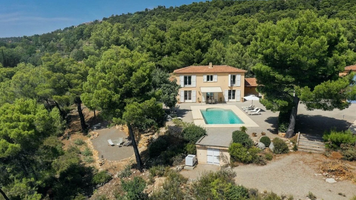Tourtour Villa | Villa "Le Sortilège": panoramic view and swimming pool