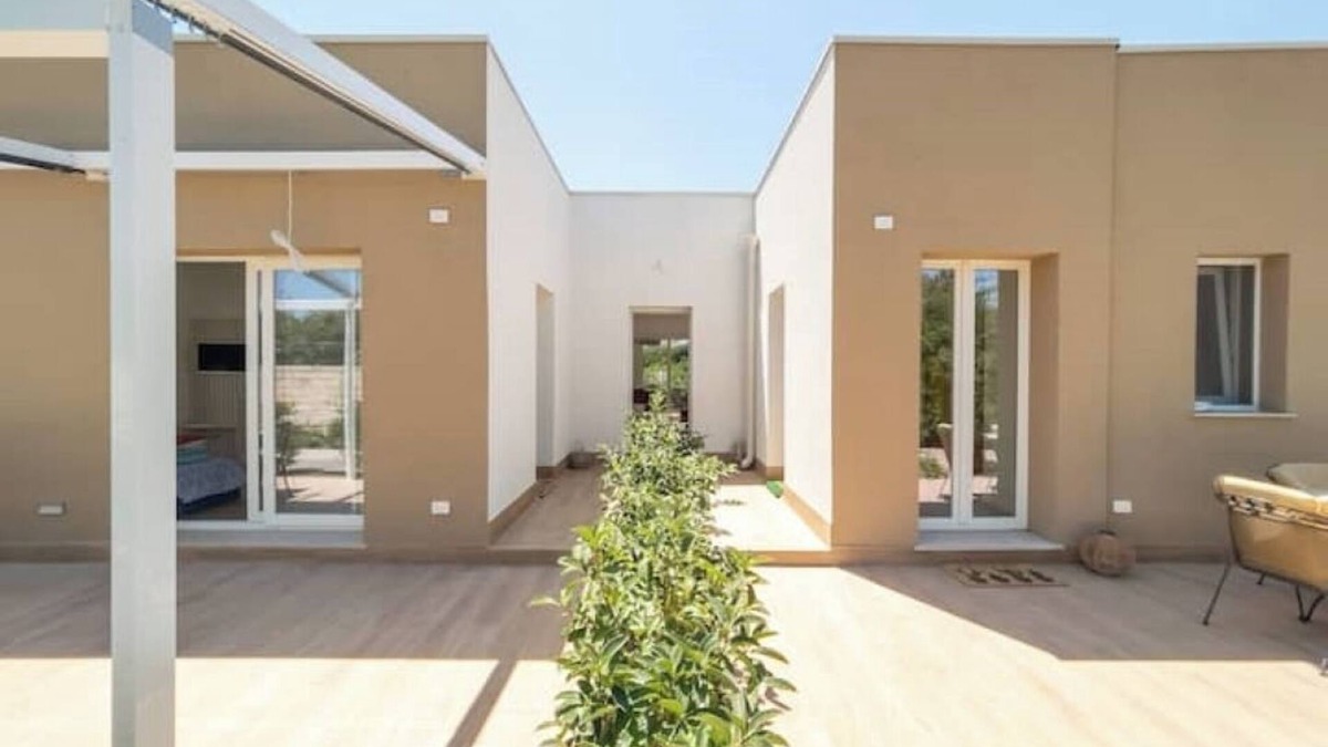 Ognina Villa | Villa Le Tre Muse Beach | parking, swimming pool and 4 minutes by the sea.