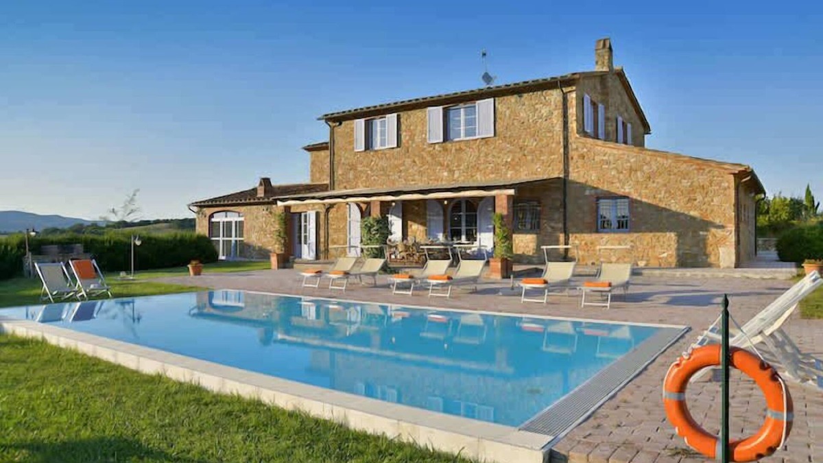 Bibbona Villa | Villa Lecco Summary: