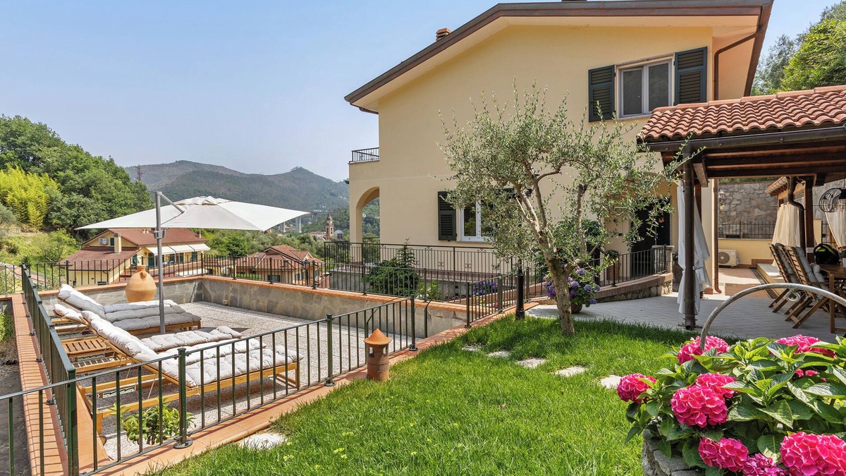 Casarza Ligure Villa | Villa 'Lepre - Come To The Silence' with Private Garden, Wi-Fi and Air Conditioning