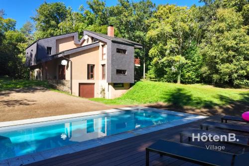 Feytiat House | Villa Les Chabannes Pool Billiards & Leisure