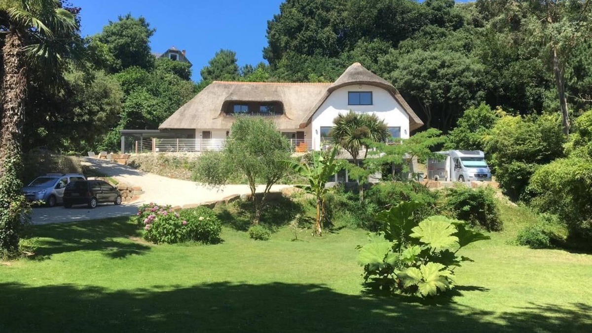 Saint-Cast-le-Guildo Villa | VILLA LES CHAUMES, in a park 5 minutes from the beach and town center on foot