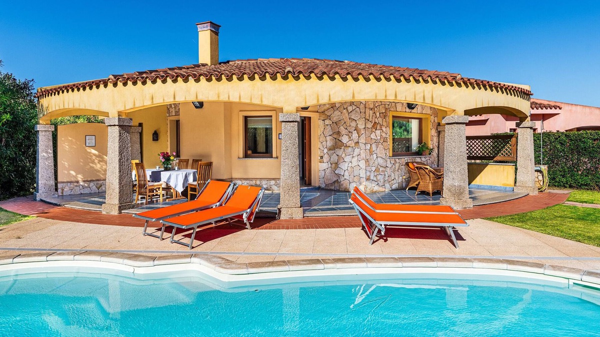 Costa Rei Villa | Villa 'Levante' with Private Pool, Wi-Fi and Air Conditioning