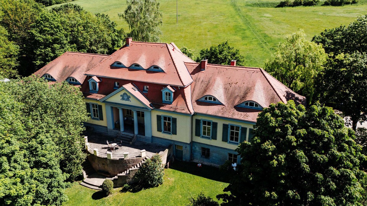 Dornburg-Camburg Apartment | {Villa Levin: 120m² | 8P. | Pool | Wifi | Parking}